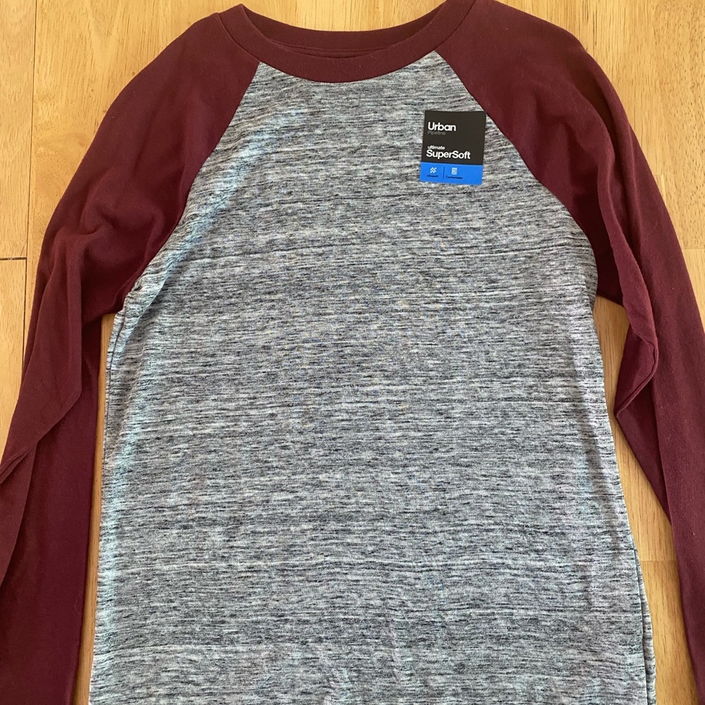 NWT urban pipeline size small long sleeved